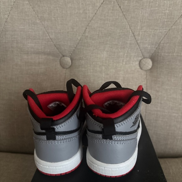 Jordan 1 Toddler Black, Red, and Gray Jordan Sz 6C - Picture 3 of 4